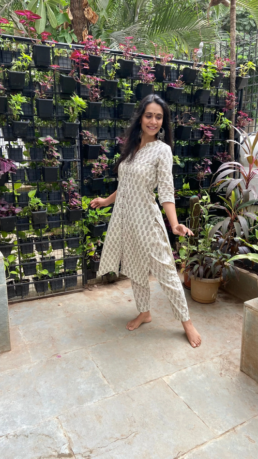 WHITE COTTON KURTI WITH Brown BAGH HAND BLOCK PRINT