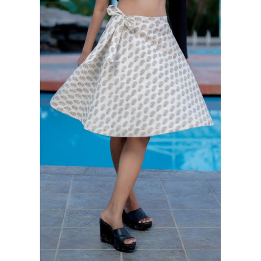 A-LINE, KNEE-LENGTH PURE COTTON WHITE HANDLOOM SKIRT WITH A BELT AND BAGH HAND BLOCK PRINTED MOTIFSThe Vasilikibaghpantthea